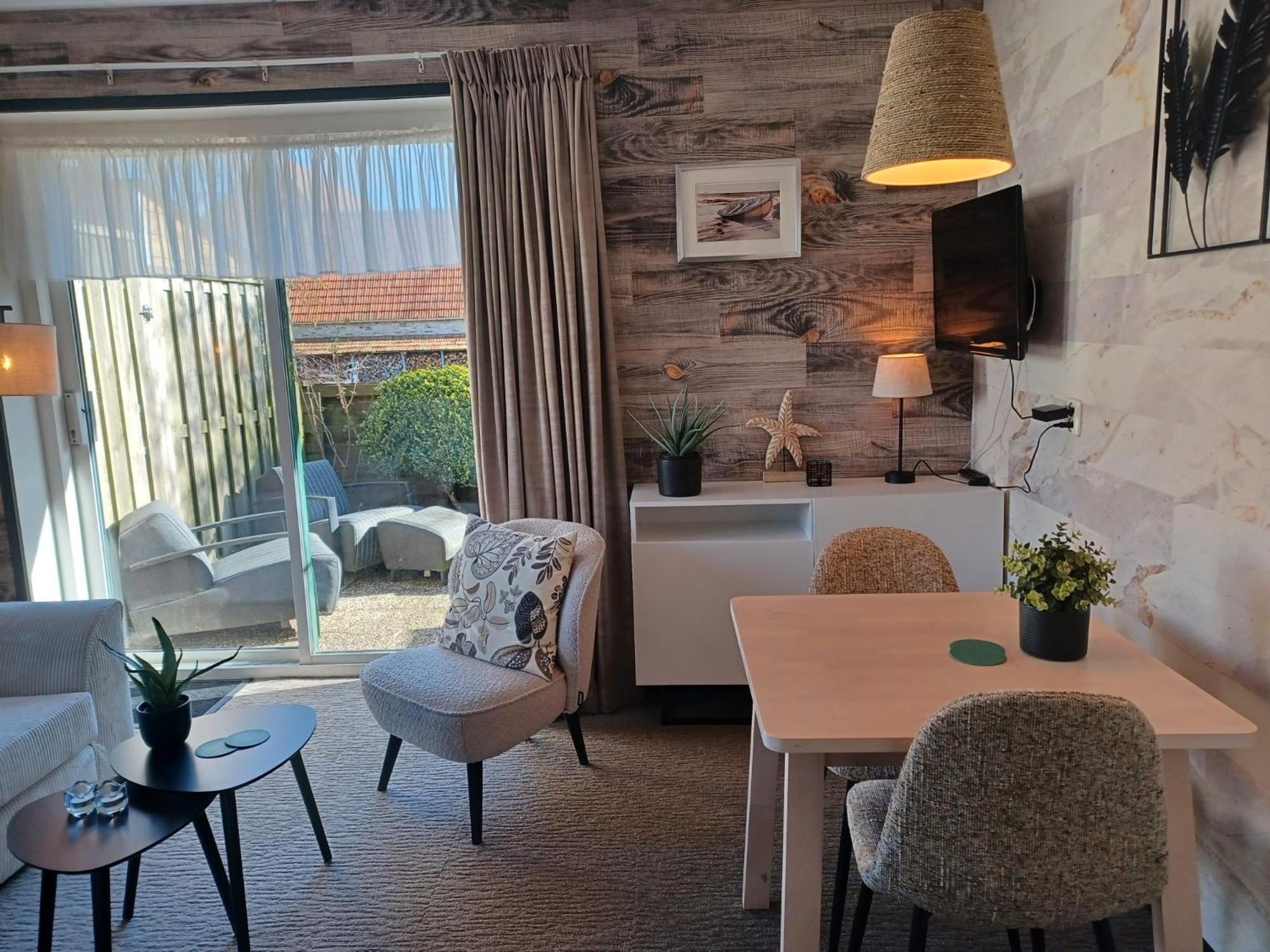 Hotel Dichtbijzee Oosterend  Eksteriør billede